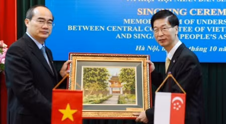 阮善仁主席与洪合成理事长。（图片来源：VGP）