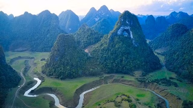 高章乡风景名胜“山神眼”。