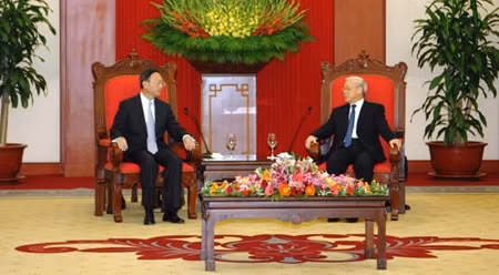 阮富仲总书记与杨洁篪国务委员。