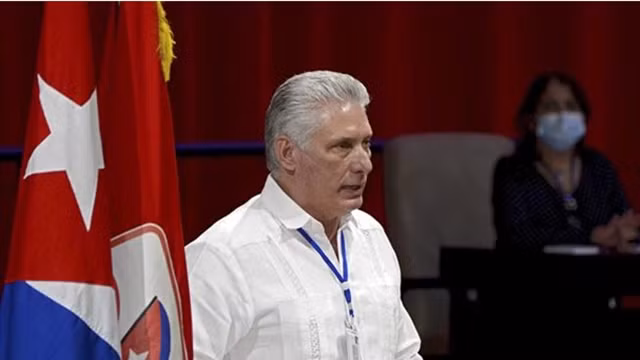 迪亚斯-卡内尔同志当选为古共中央第一书记。