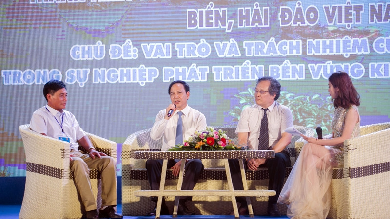 出席座谈会的各位代表。（图片来源：广宁报网）