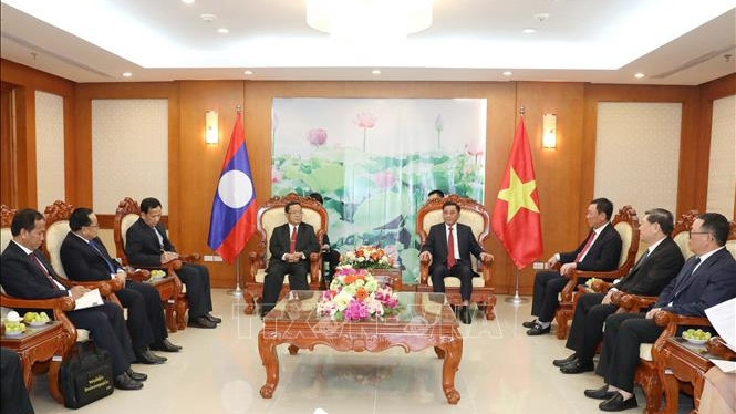 越共中央检查委员会主任陈锦绣同志会见了老挝国家监察总署总监察长坎潘·蓬马塔。