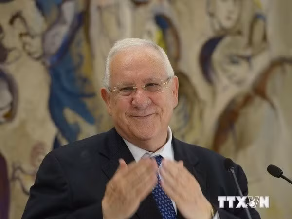 以色列前议长鲁文·里夫林２４日晚在议会宣誓就职，成为以色列第十任总统。图片来源：越通社