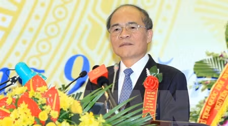 国会主席阮生雄在大会上发表讲话。（图片来源：越通社）