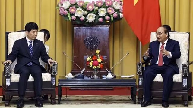 越南国家主席阮春福会见日本群马县知事山本一太。