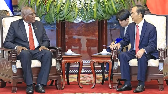 国家主席陈大光会见古巴国务委员会第一副主席兼第一副部长会议主席萨尔瓦多•瓦尔德斯•梅萨。（图片来源：越通社）