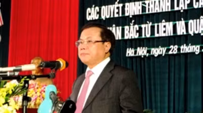 河内市市委书记范光毅发表讲话。