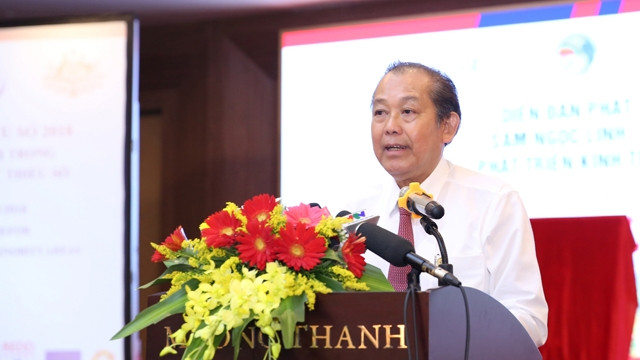 张和平副总理在论坛上讲话。