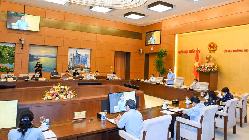 国会主席王廷惠发表讲话。（维灵 摄）