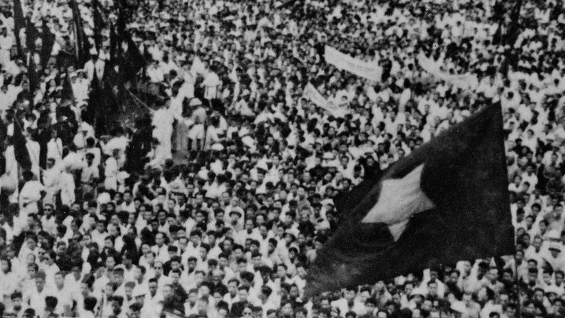1945年8月19日在大剧院广场上举行的集会。（图片来源：资料图）