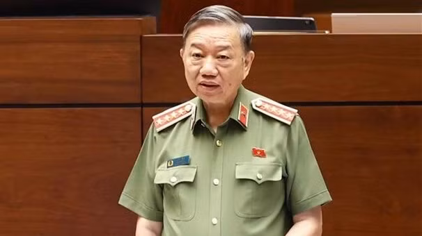 苏林大将在会议上发表讲话。（图片来源：越通社）