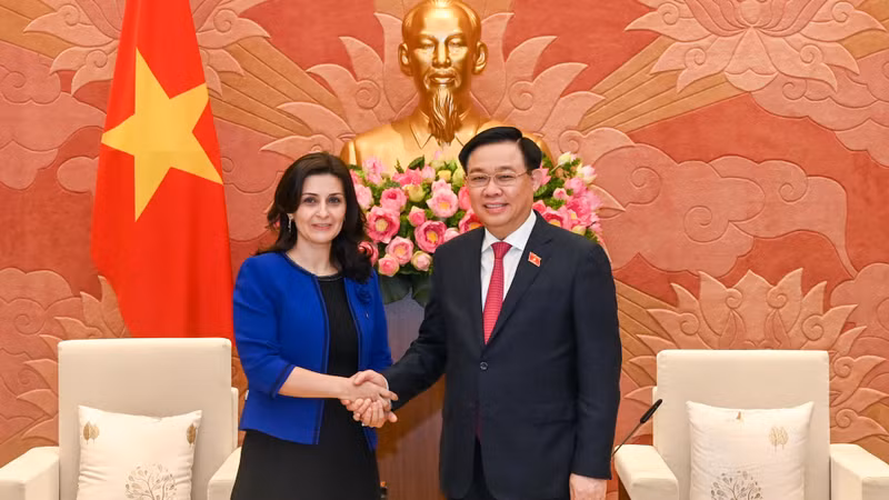 越南国会主席王廷惠会见保加利亚驻越大使玛琳娜拉•佩特科娃。（维玲 摄）