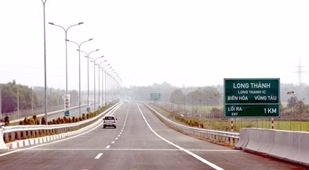 胡志明市-龙城-油椰高速公路二环路至51号国道路段。