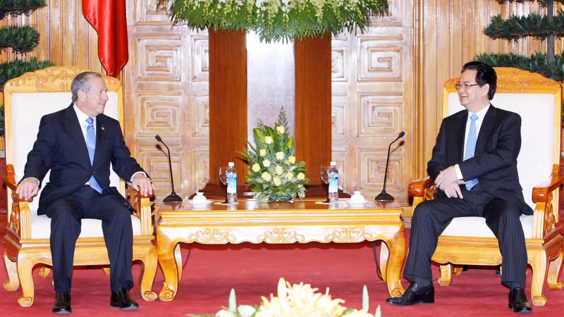 阮晋勇总理会见哥斯达黎加外交和宗教事务部部长恩里克•卡斯蒂略•巴兰特斯。 (Photo: 图片来源：越通社)