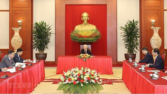 阮富仲总书记在党中央总部与印度尼西亚总统佐科·维多多通电话。（图片来源：越通社）