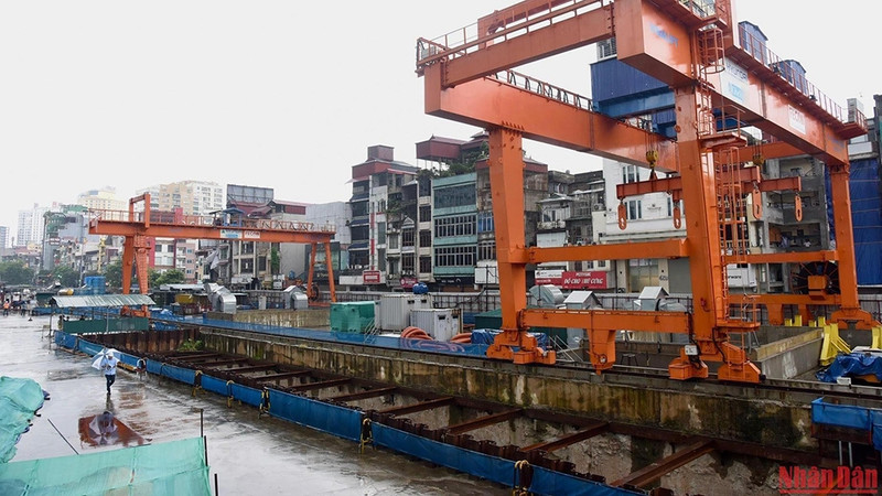 金马S9站的施工场景。（陈海 摄）