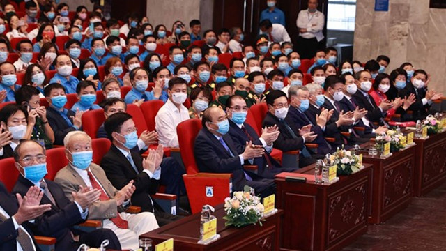出席活动的各位代表。（图片来源：越通社）