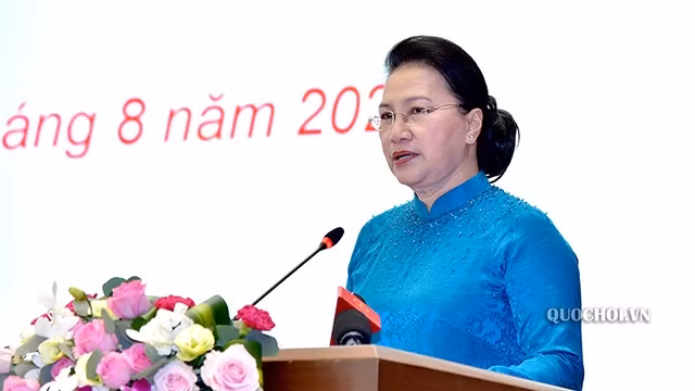 国会主席阮氏金银出席并发言。（图片来源：国会官网）