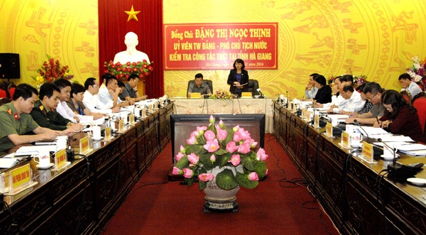 邓氏玉盛副主席在会上发表讲话。（图片来源：河江报网）