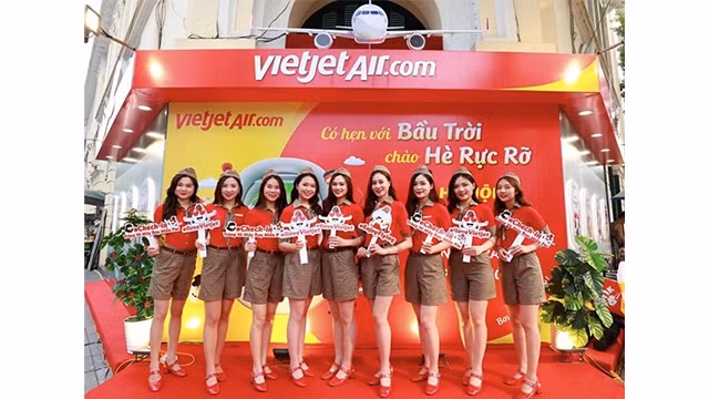 附图：越捷的空姐。