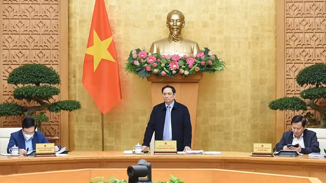 政府总理范明正主持召开政府常务委员会与各地方视频会议。（陈海 摄）