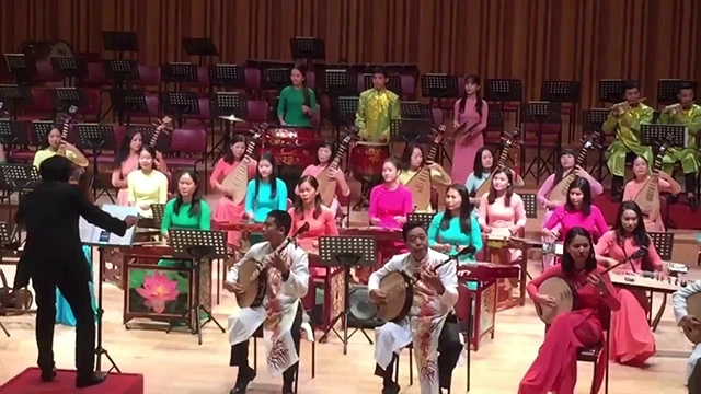 附图：民族乐器合奏节目。