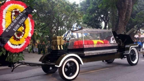 武元甲大将灵柩车。 (Photo: 图片来源：人民报网)