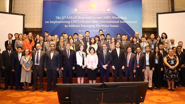 与会代表合影。