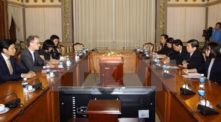 胡志明市人委会主席阮成峰会见拉斯维加斯金沙集团股份有限公司全球发展总监乔治·唐纳思治维。