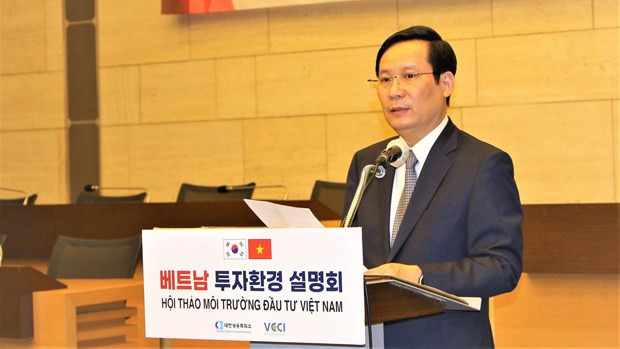 越南工商会主席范晋功发表讲话。（图片来源：越通社）