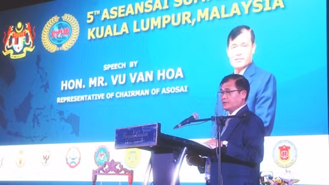 越南国家审计署副审计长武文画在大会上发言。