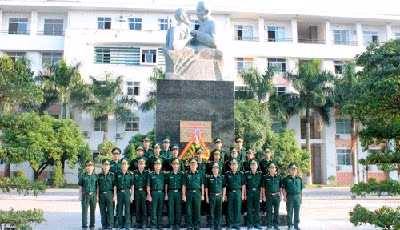 “胡伯伯与边防战士”塑像。 (Photo: 图片来源：国防部网站)