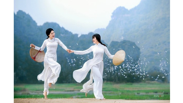 《阳光淡漠的季节》影集中的作品之一。
