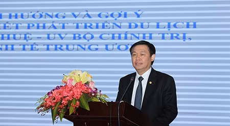 中央经济部部长王廷惠在研讨会上发言。图片来源：《越南时代报网》