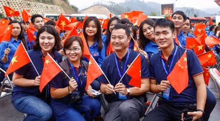 越中两国青年代表合影。