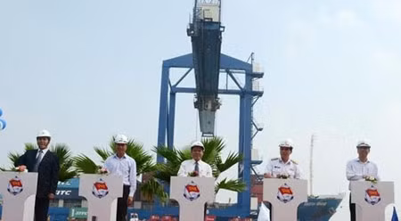 胡志明市新港—协福港正式投运。