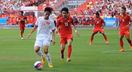 双方队员在比赛中。（图片来源：民智网）