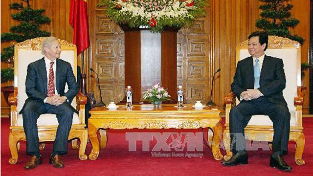 阮晋勇总理会见美国华平投资集团执行董事肯尼斯•贾斯特尔。