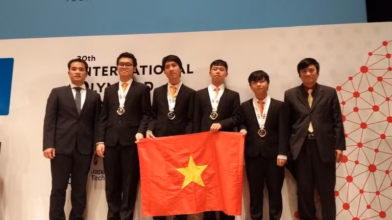 参加2018年国际信息学奥林匹克竞赛代表团。
