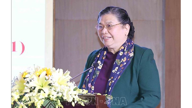 越南国会常务副主席丛氏放发表讲话。（图片来源：越通社）