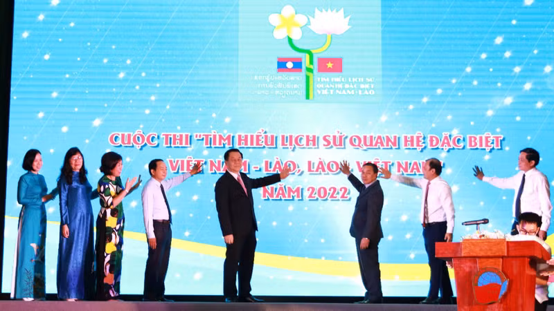 “2022年越南-老挝特殊关系历史知识竞赛”启动仪式。（图片来源：VGP）