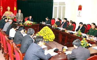 丁世兄同志在工作会议上发表讲话。
