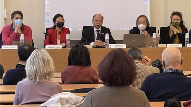 喜迎新春的“越南2022”座谈会在法国举行。（图片来源：越通社）