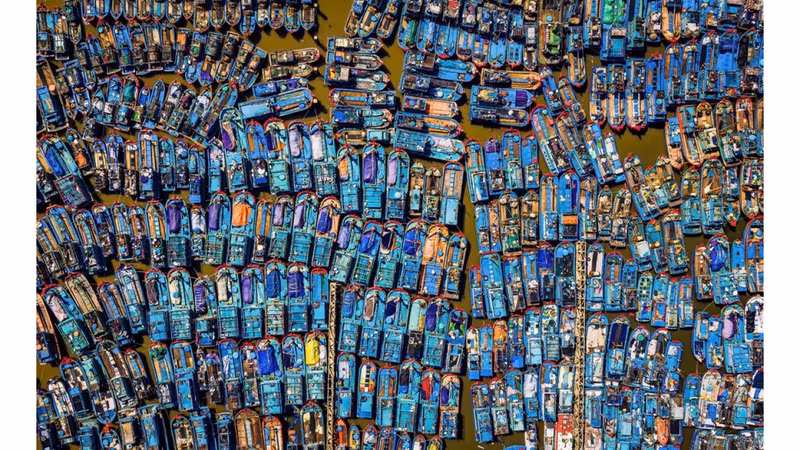 越南摄影师《渔船矩阵》摄影作品荣获国际奖项。 