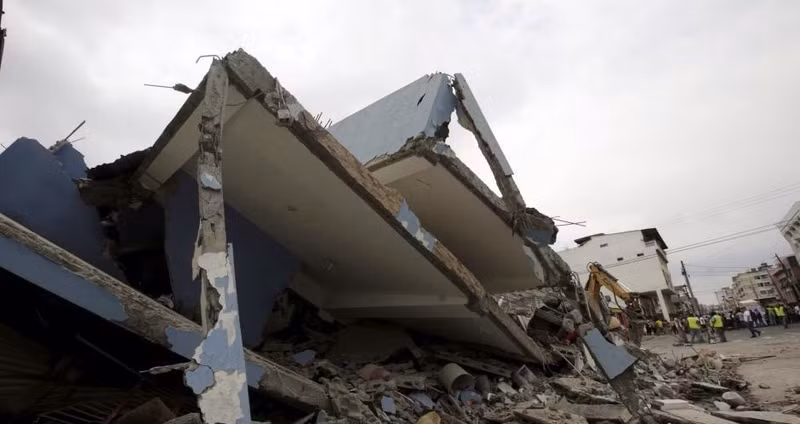 　4月18日消息，据外媒报道，厄瓜多尔副总统格拉斯称，袭击该国的7.8级大地震已经导致246人遇难，2527人受伤。