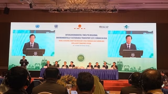 政府副总理郑廷勇发表讲话。