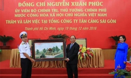 越南政府总理阮春福视察西贡新港总公司