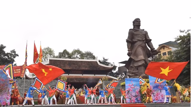 玉回—栋多大捷231周年纪念仪式的文艺演出。（陈海 摄）