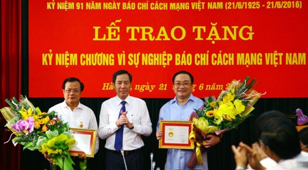 授予仪式。（图片来源：人民报网）