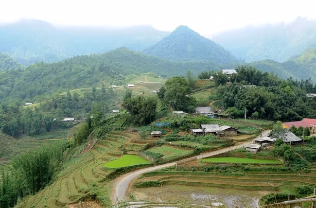 坐落在黄连山脚下的葛葛村是80户越南苗族的家园。